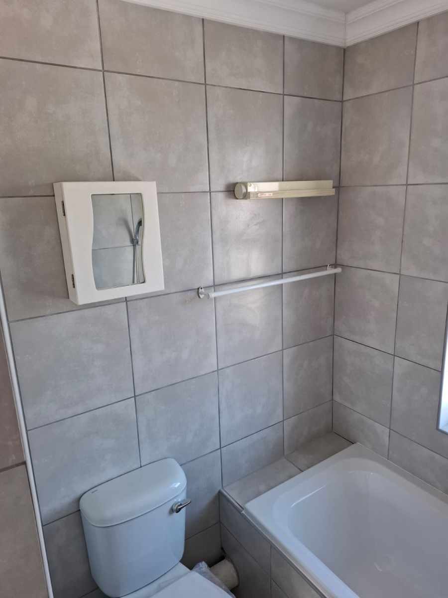 To Let 2 Bedroom Property for Rent in Vredekloof Western Cape